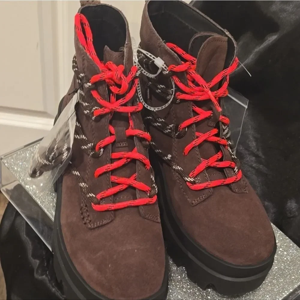Ugg Brisbane Lace-Up Boots‎